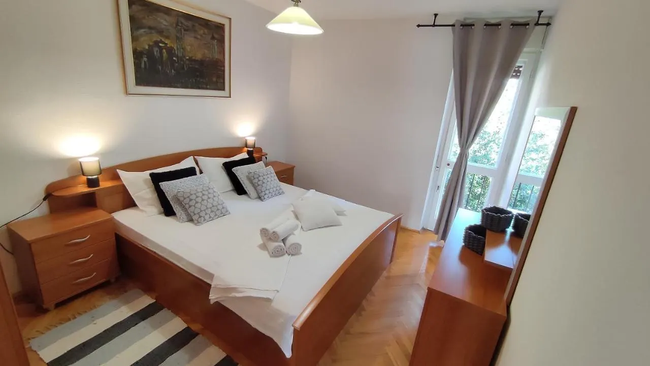 ספליט Deluxe Apartman Pervan 0*,  קרואטיה